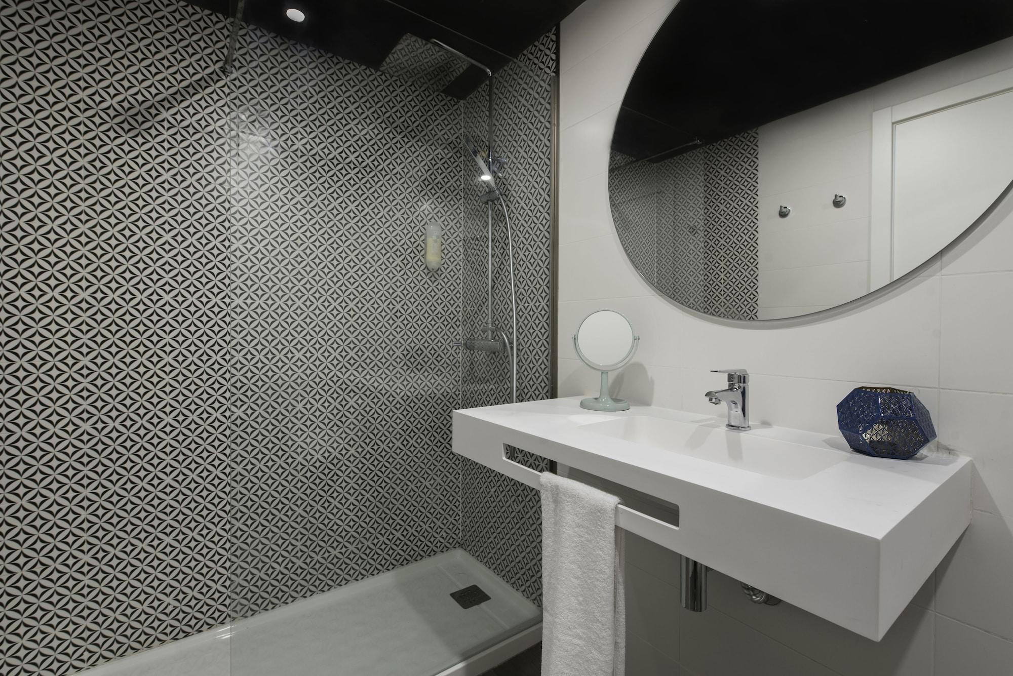 Vibra Mogambo - Adults Only 3*