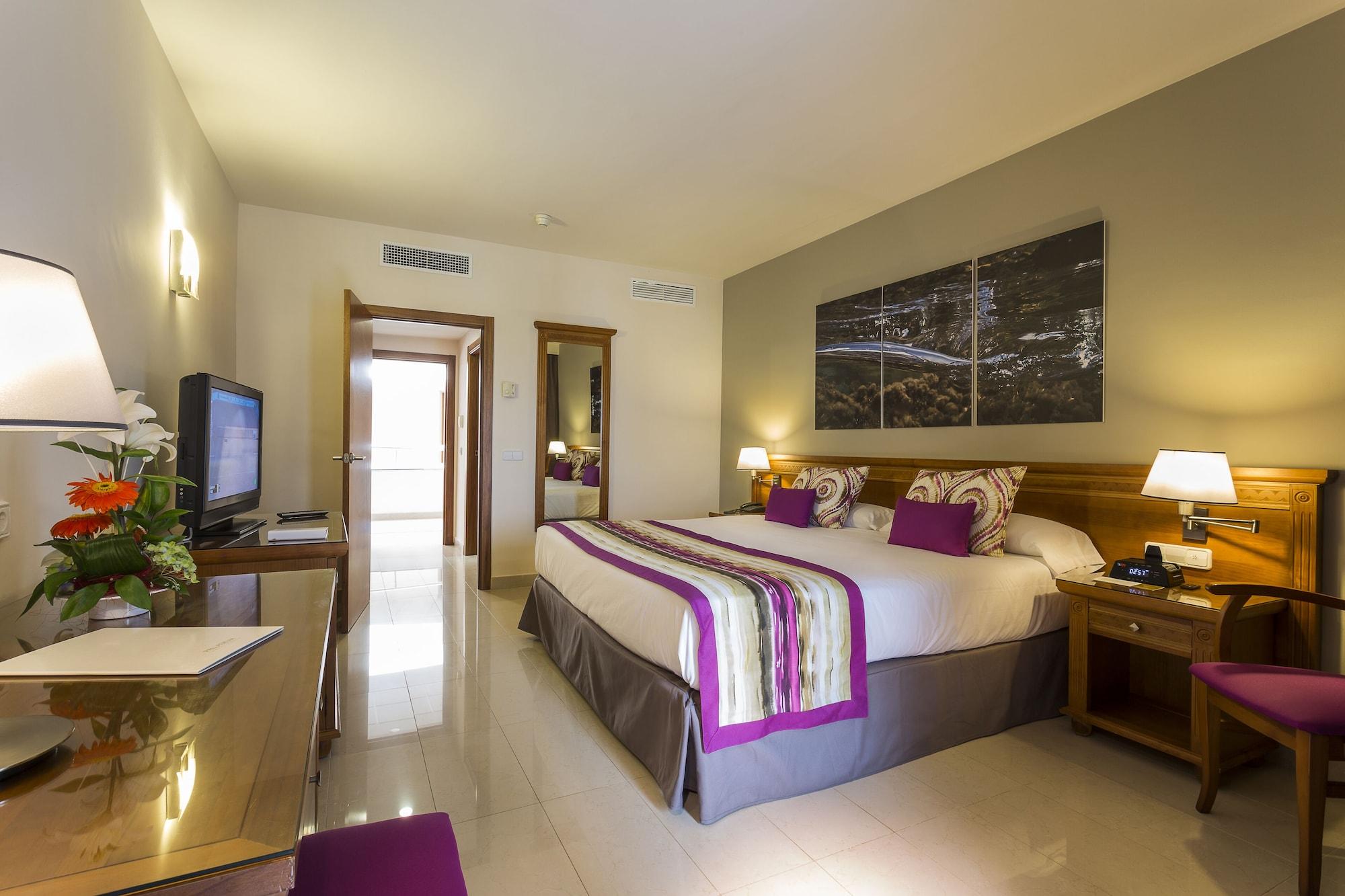 Grand Palladium White Island & 5* Playa d'en Bossa