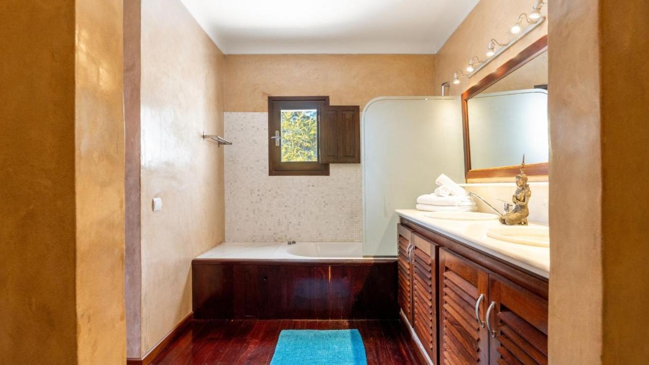 Villa Magnificent Marama In The Midst Of Ibiza's Countryside Sant Jordi de ses Salines