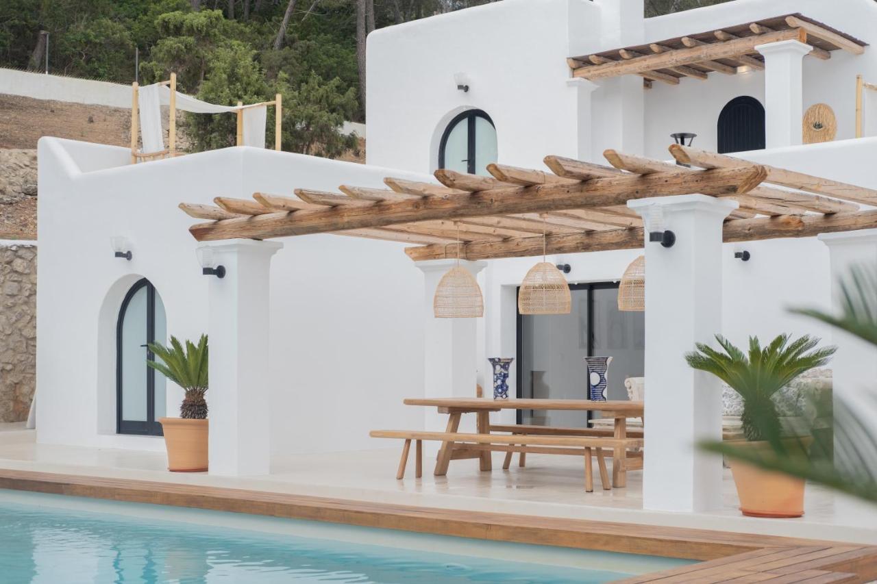 Oasis Complex * Cala Llonga (Ibiza)