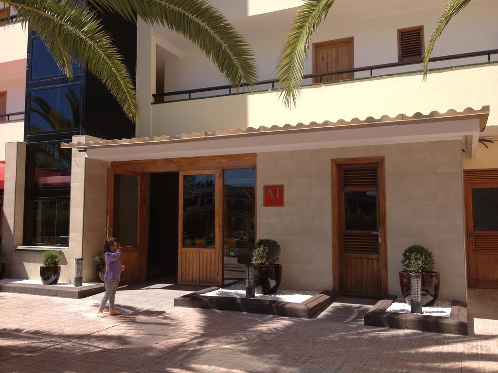 Aparthotel Bahia De San Antonio