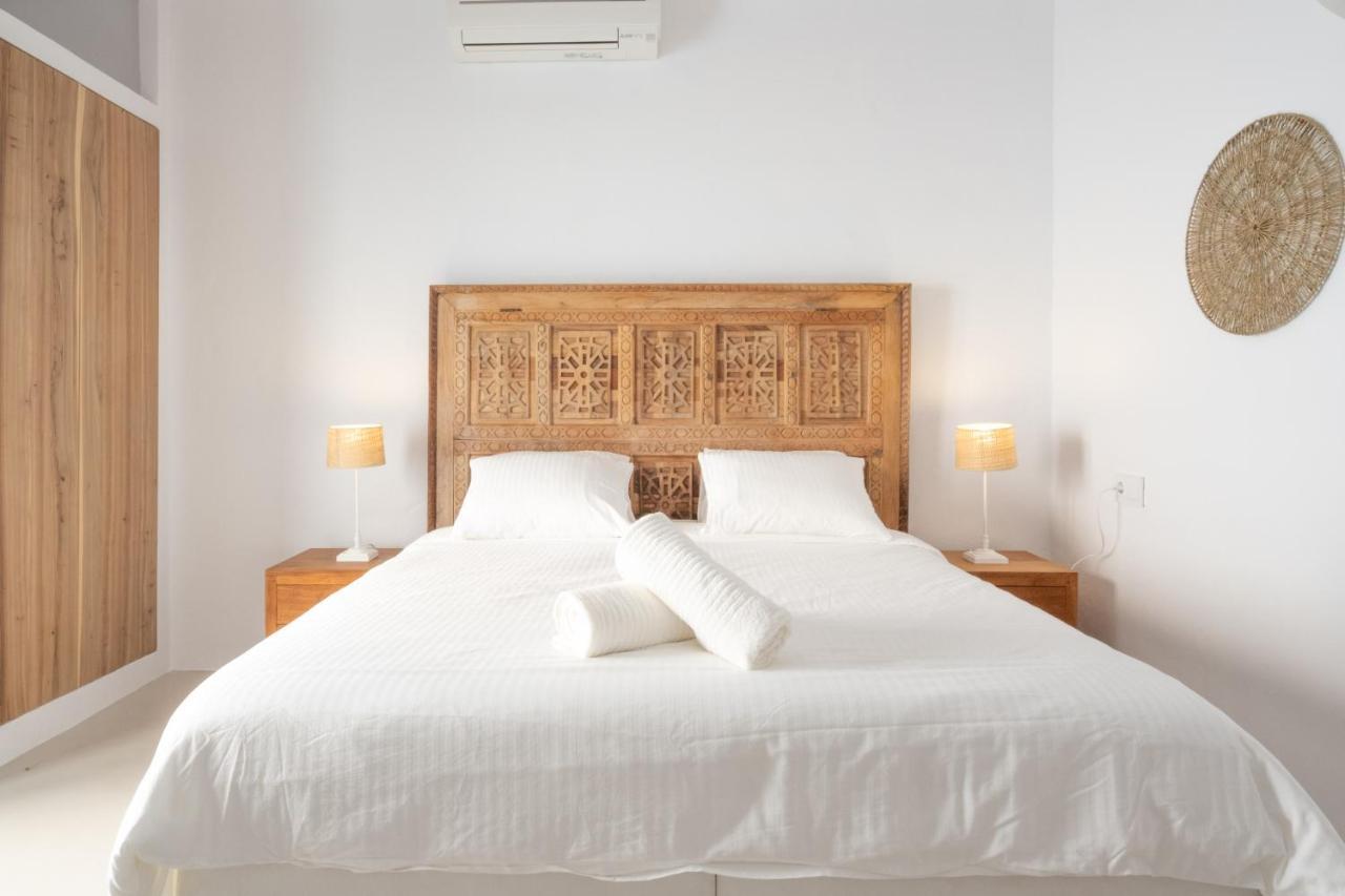 Oasis Complex Villa Cala Llonga (Ibiza)