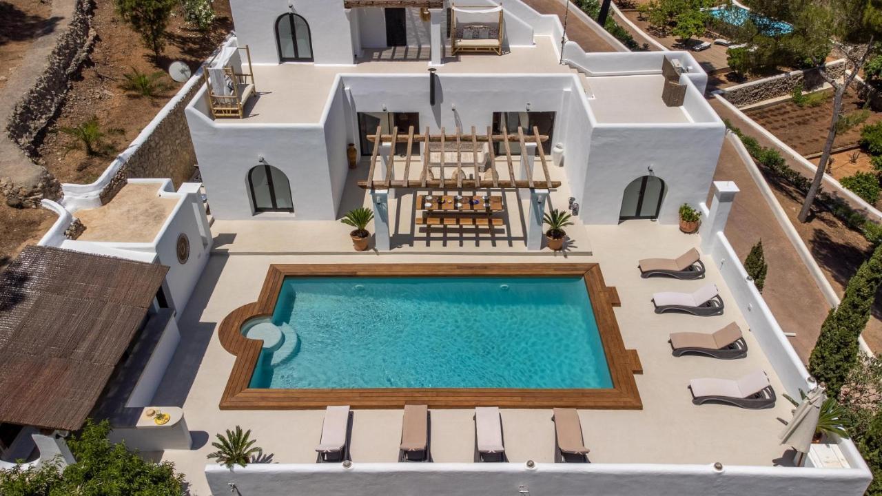 Oasis Complex * Cala Llonga (Ibiza)