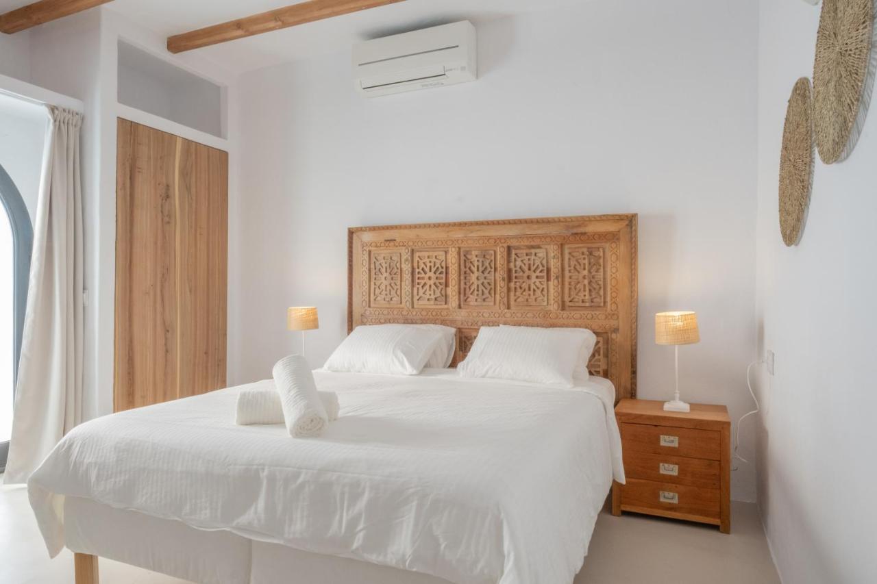 Oasis Complex Villa Cala Llonga (Ibiza)
