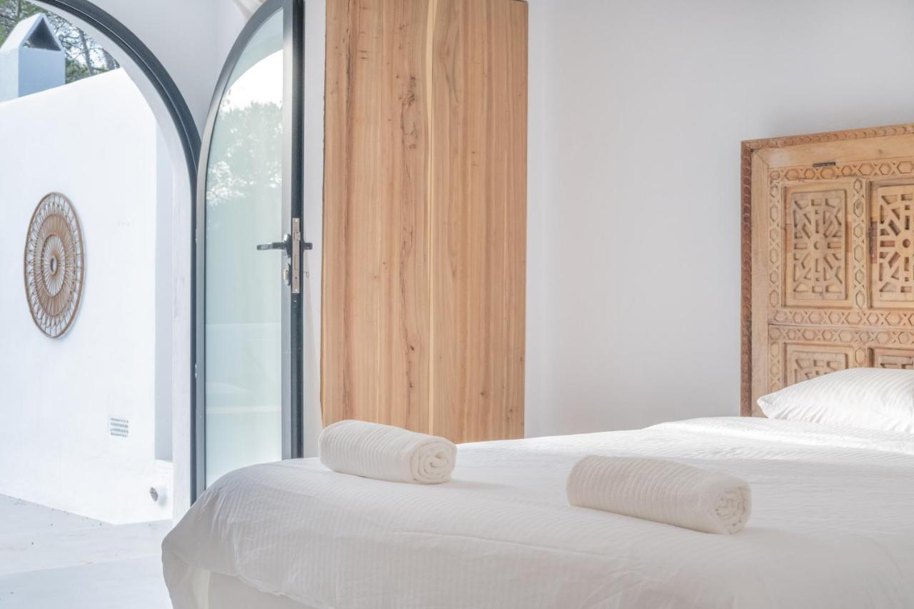 Oasis Complex Villa Cala Llonga (Ibiza)