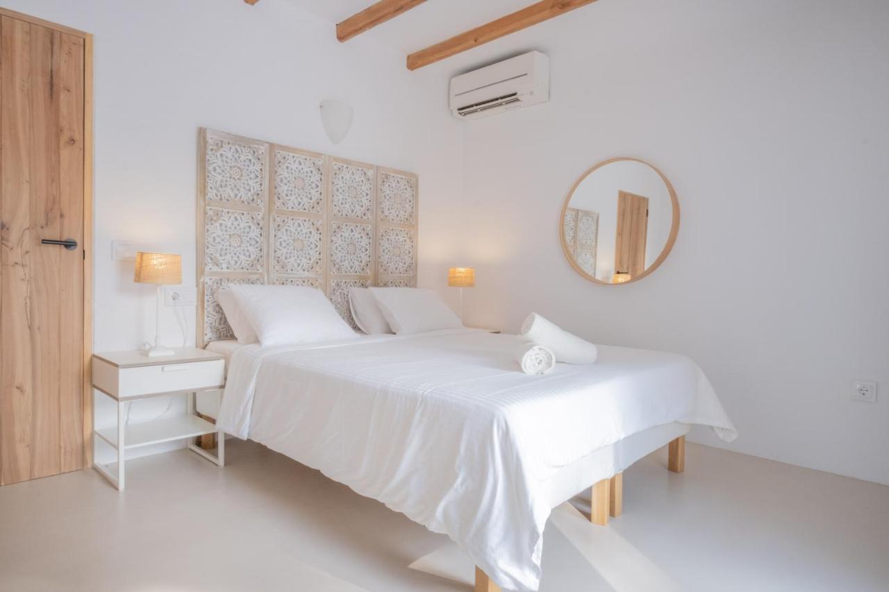 Oasis Complex Villa Cala Llonga (Ibiza)