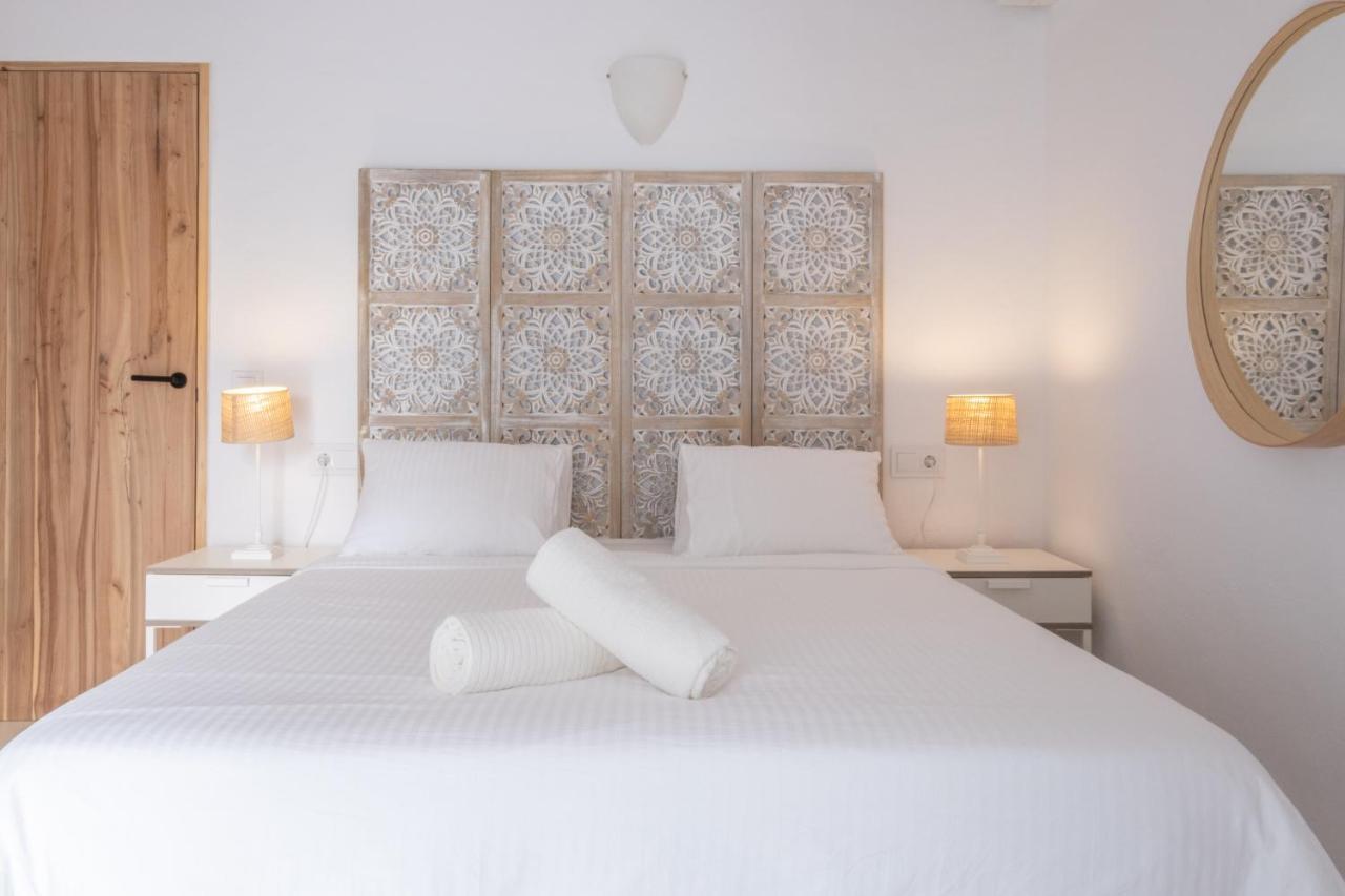 Oasis Complex Cala Llonga (Ibiza)