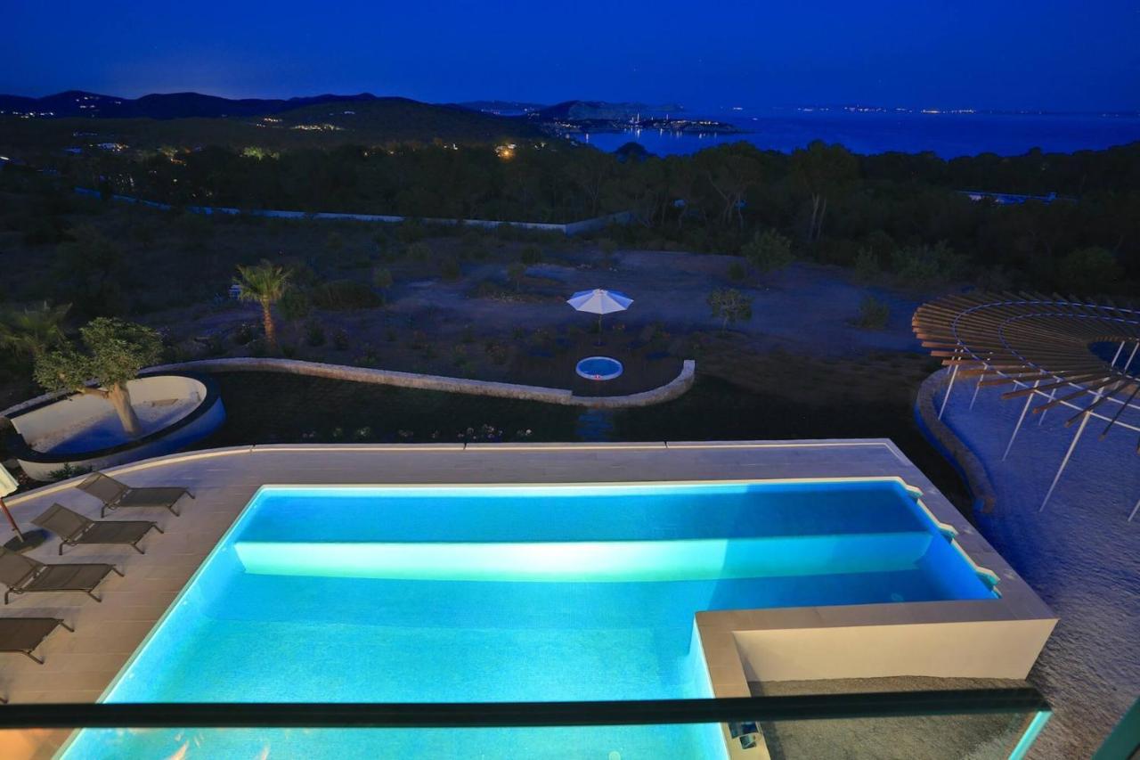 Villa Luxury In With Stunning Seaviews Es Cubells