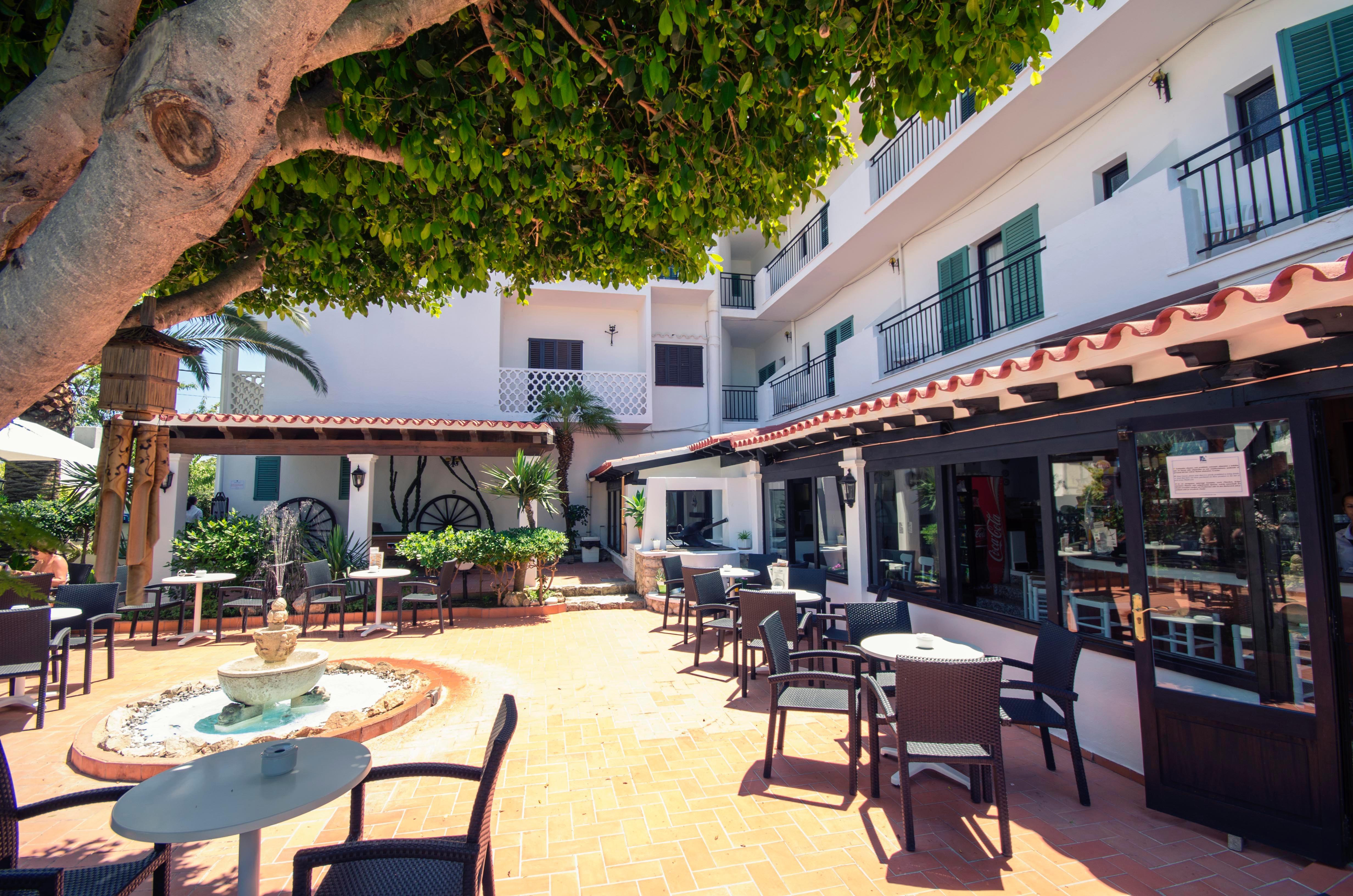 Azuline Galfi Hotel 2*