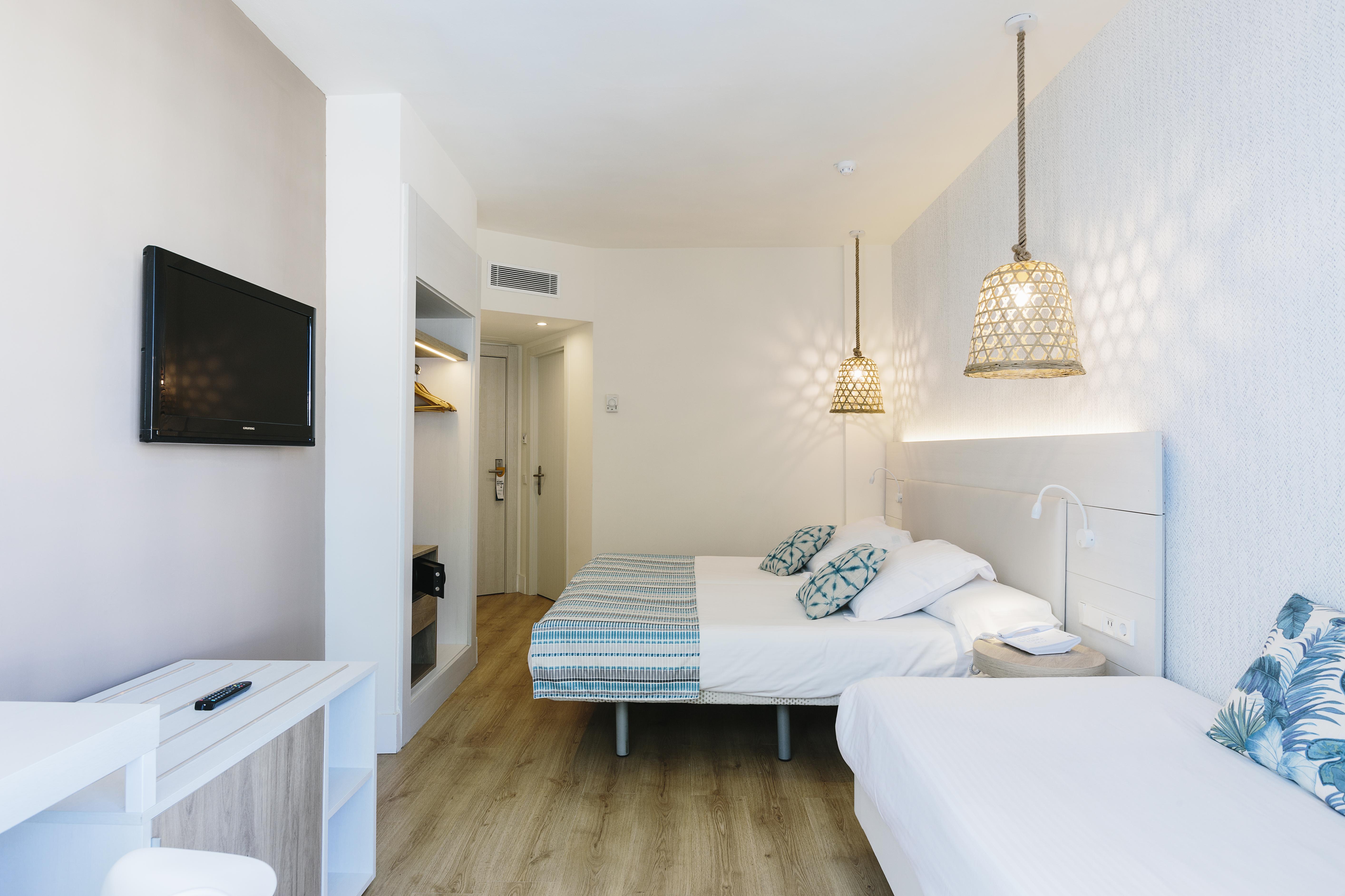 Hotel Leonardo Royal Ibiza Santa Eulalia 4*