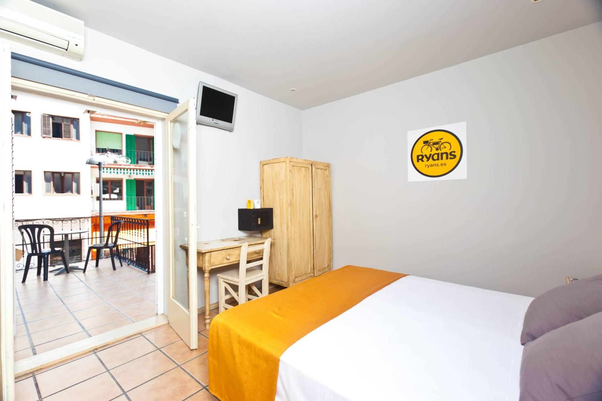 Ten Hostel *