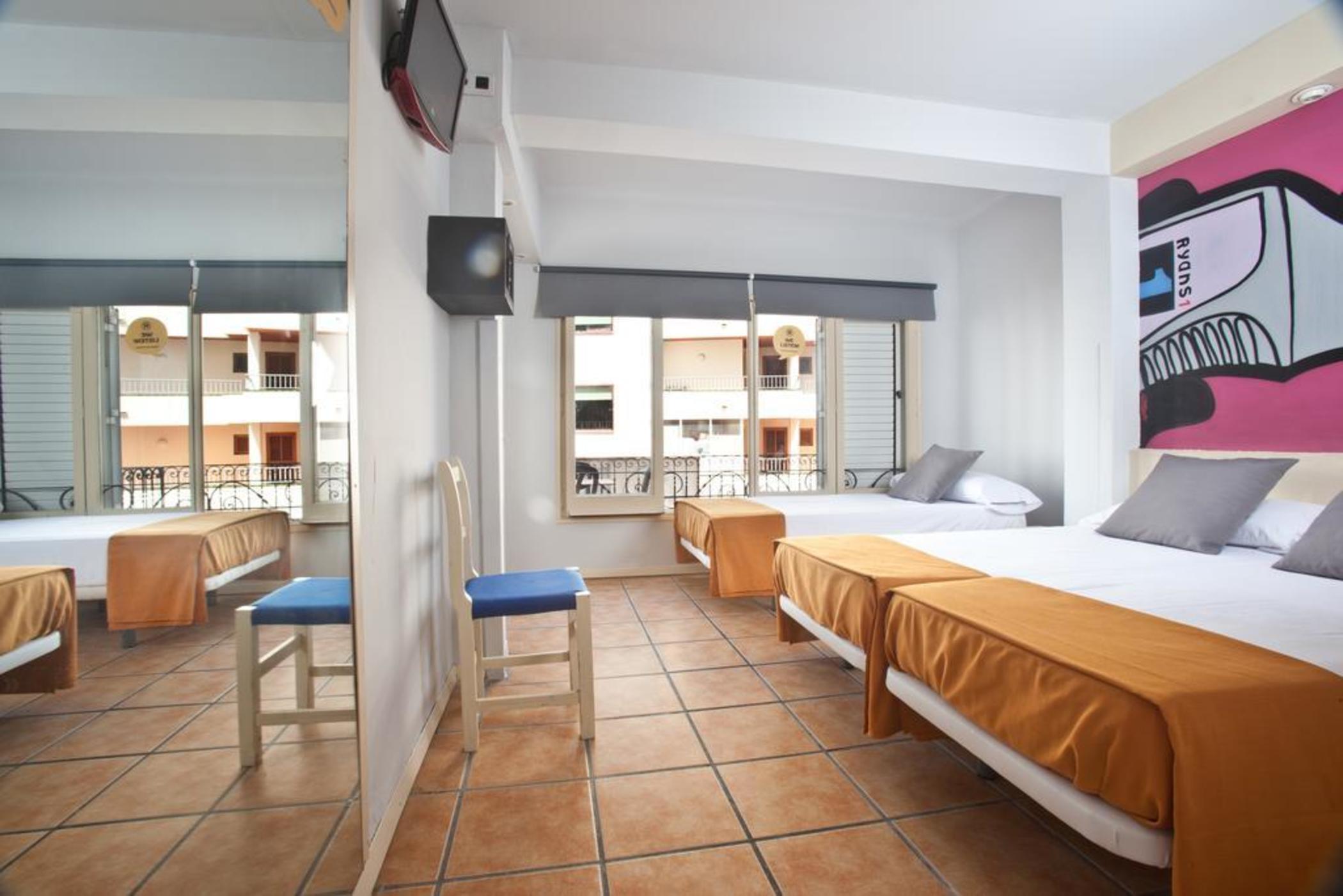 Ten Hostel Albergue
