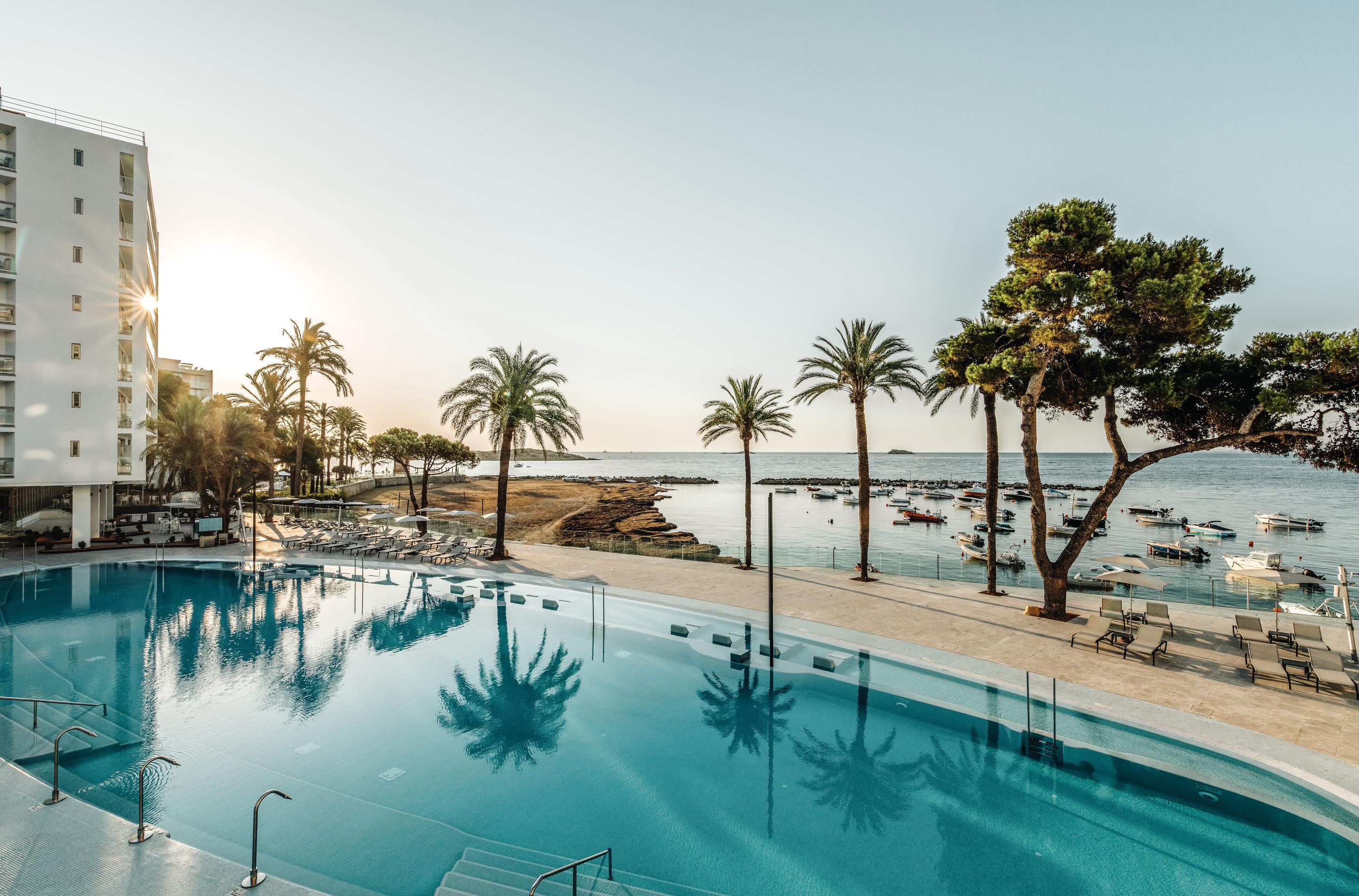 The Ibiza Twiins - 4* Sup Hotel