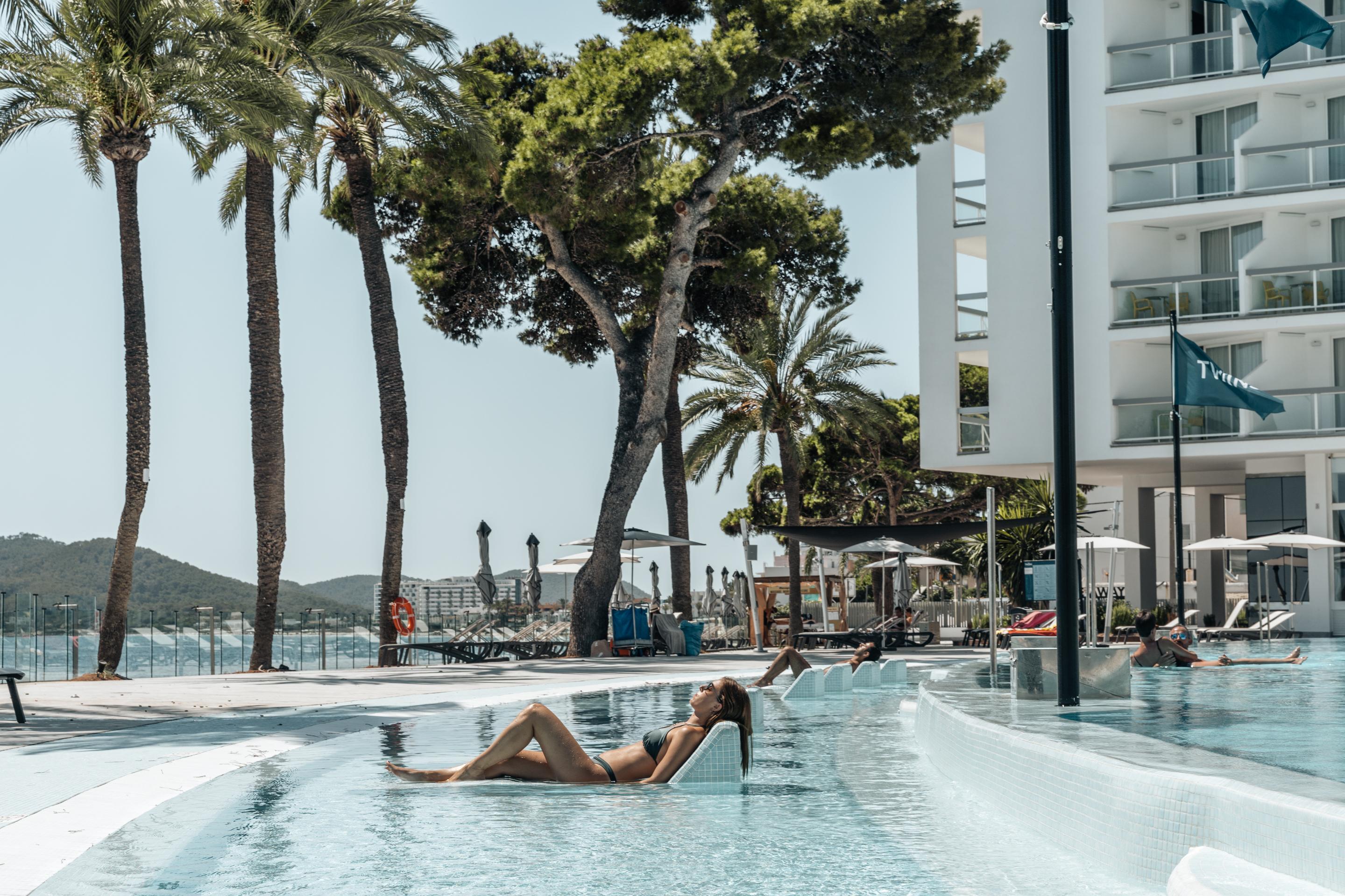 The Ibiza Twiins - 4* Sup 4* Playa d'en Bossa