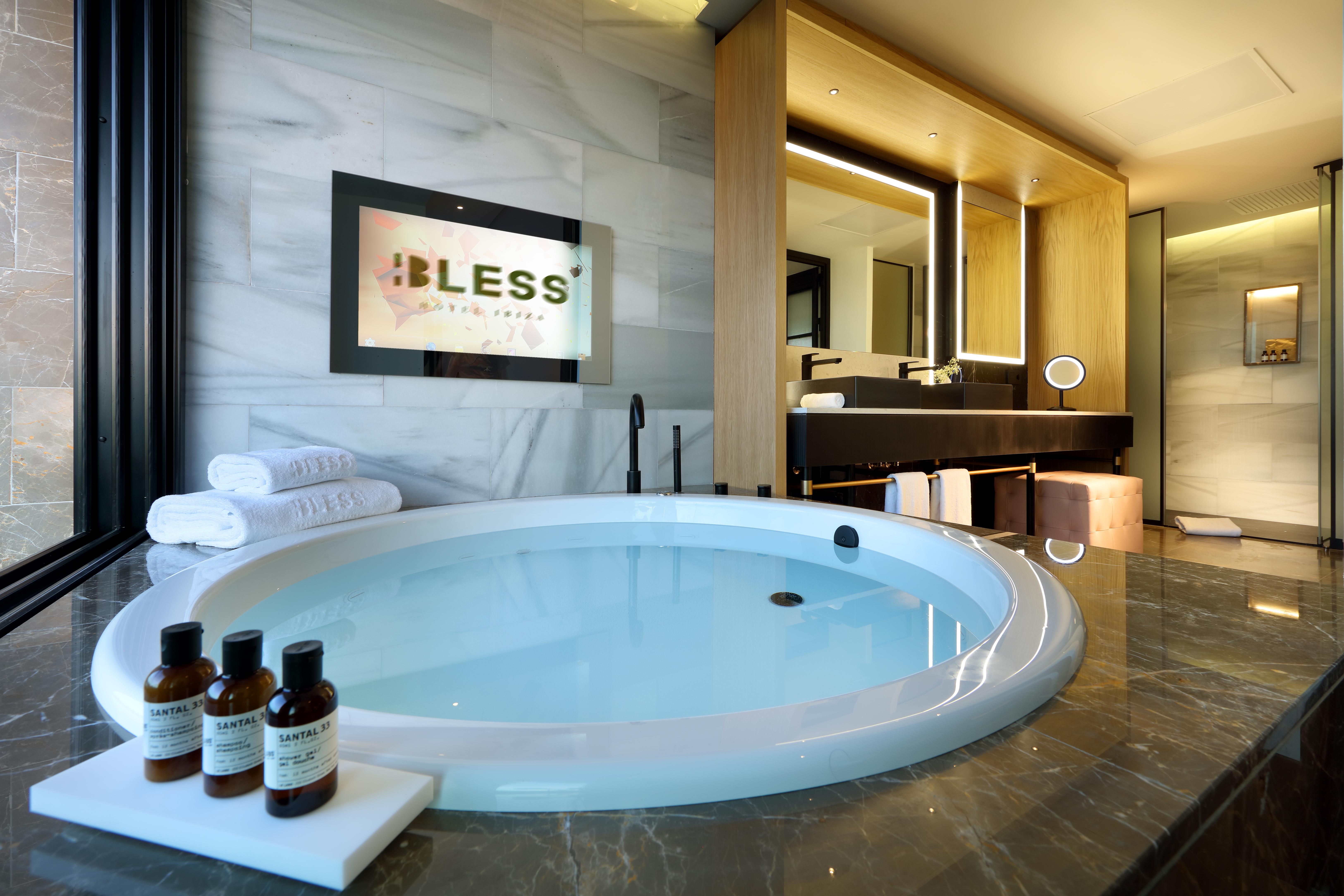 Bless Ibiza - The Leading Of The World 5*