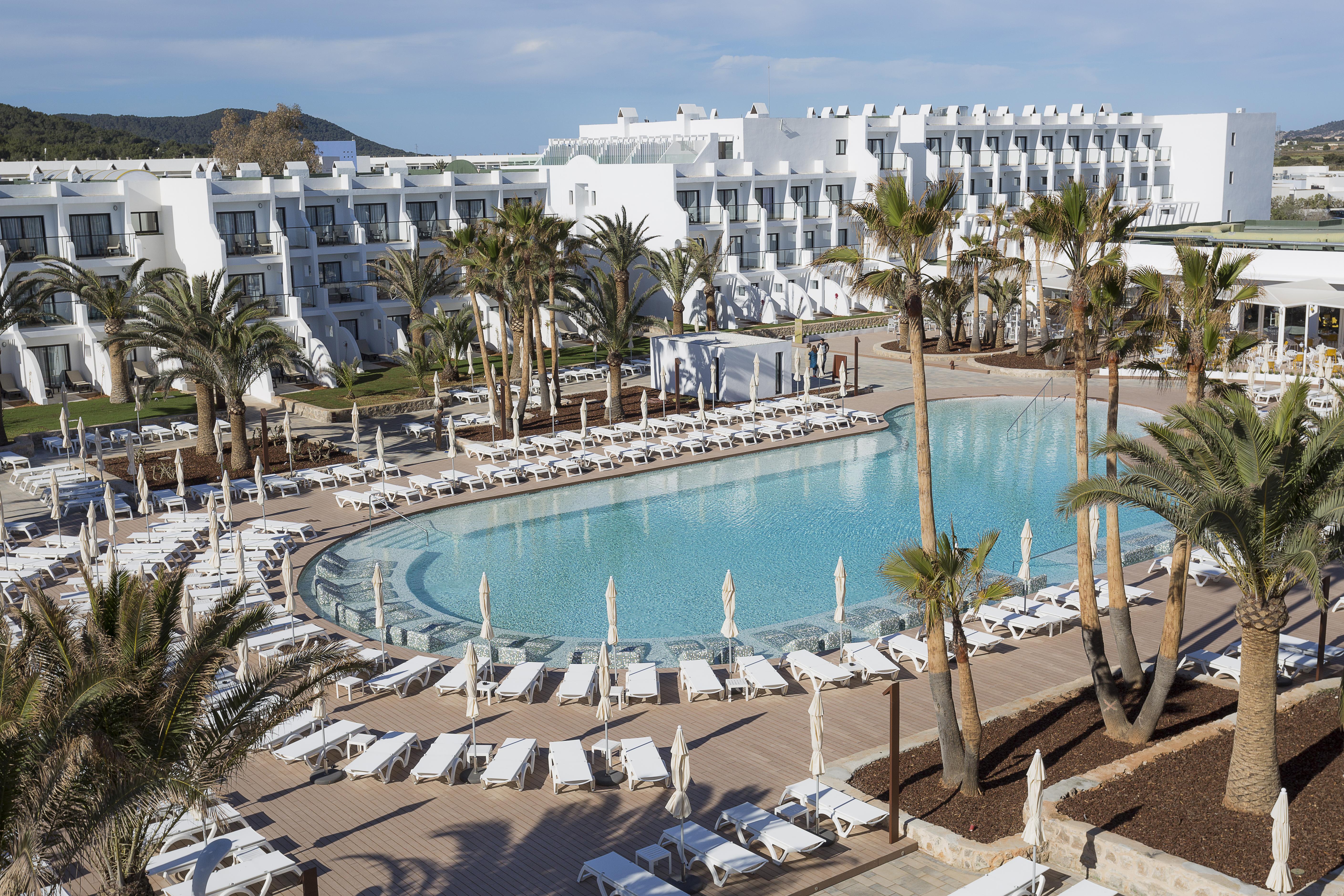 Grand Palladium White Island &