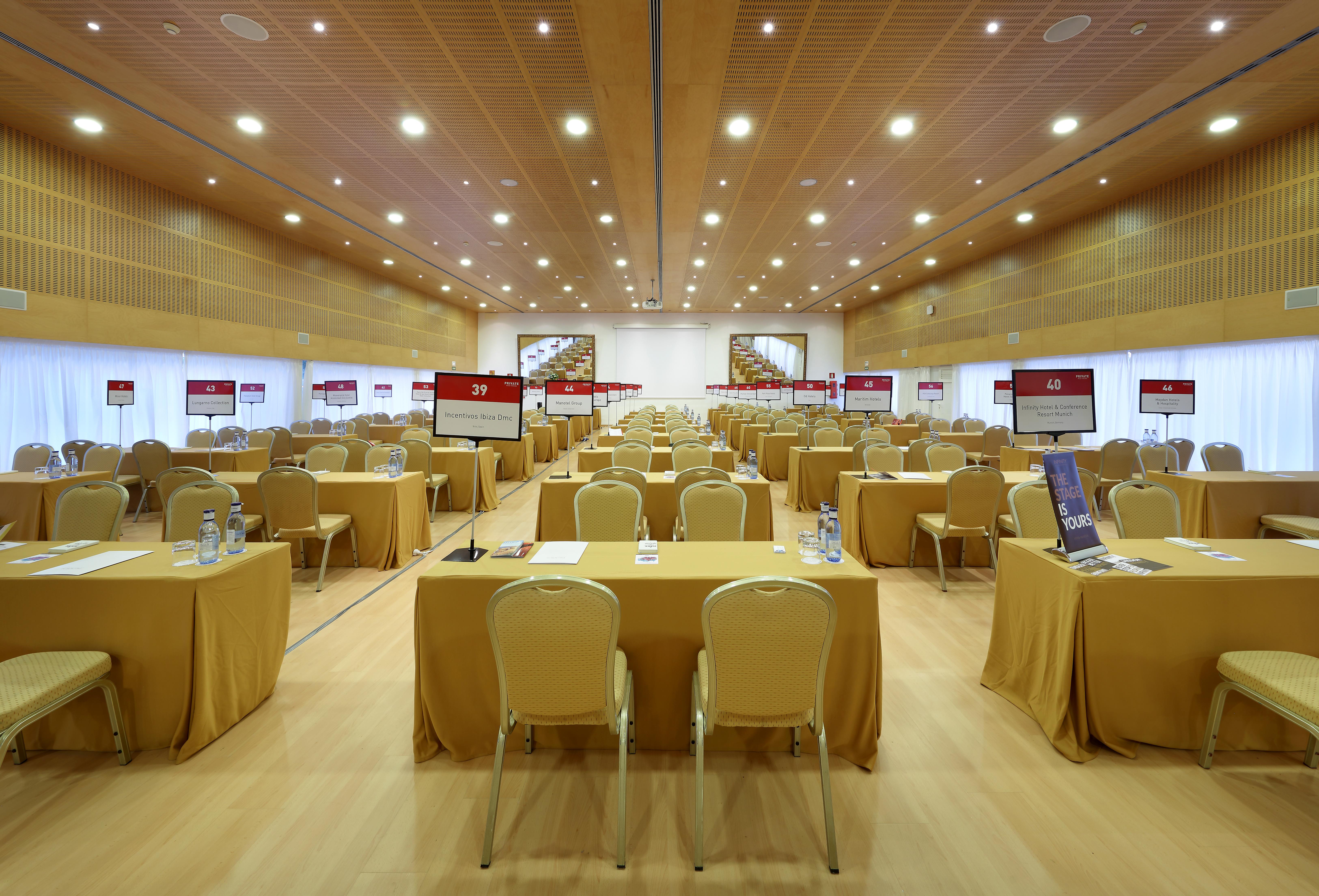 Grand Palladium White Island & Hotel