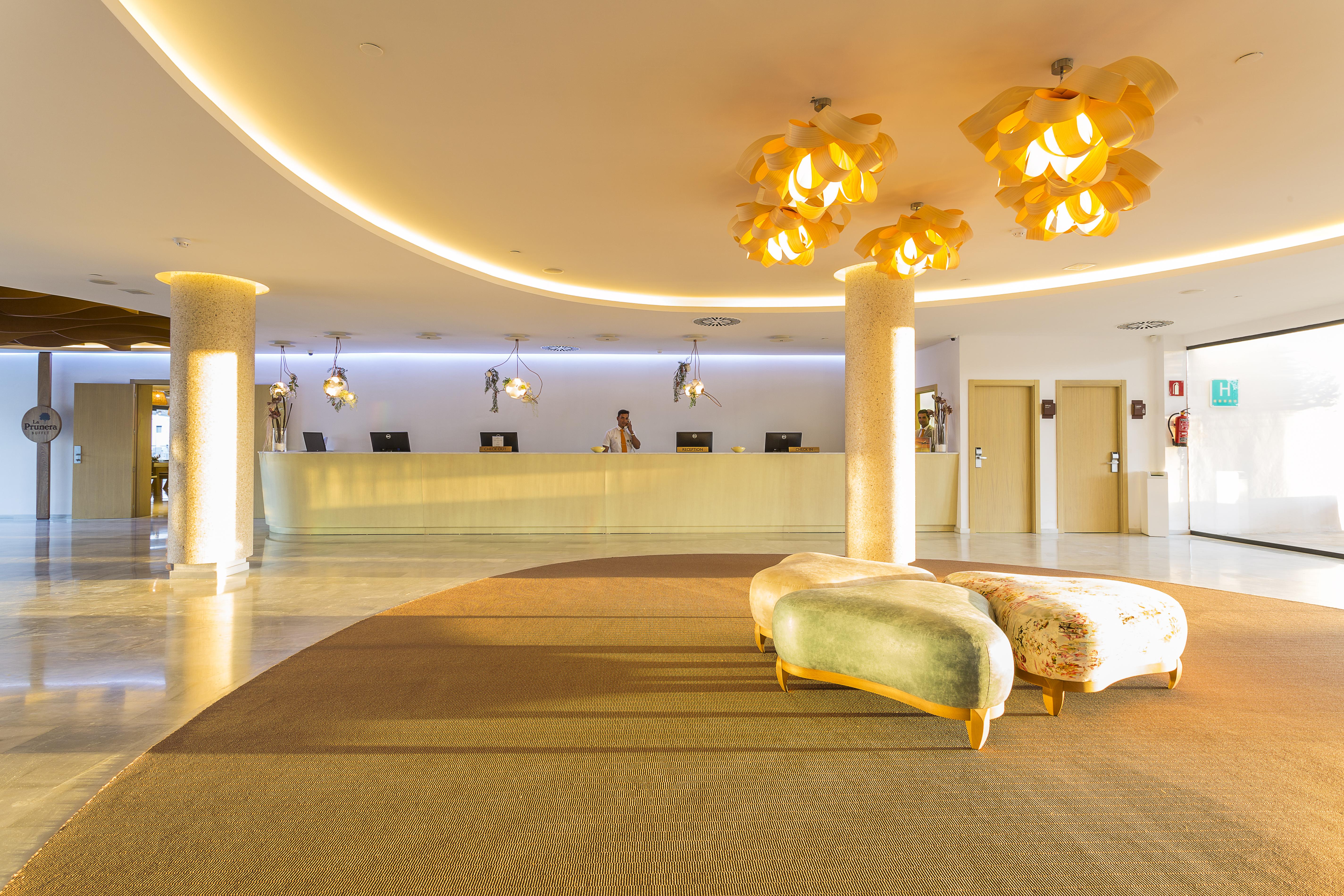 Grand Palladium White Island & 5* Playa d'en Bossa