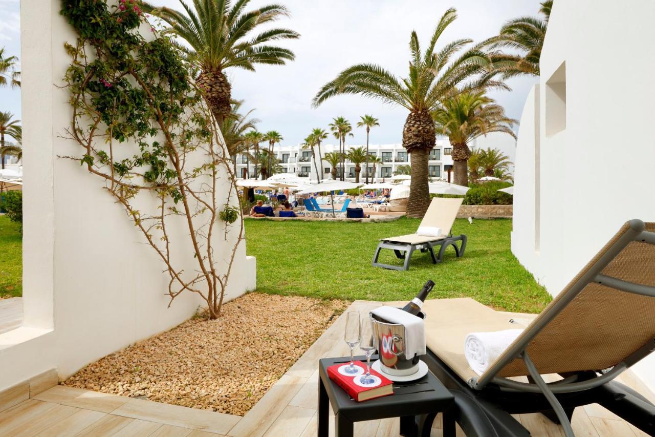 Grand Palladium White Island &
