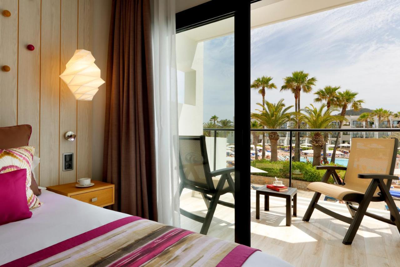 Grand Palladium White Island & Hotel