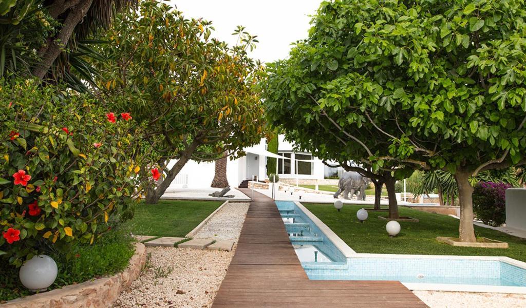 Can Flowers Villa