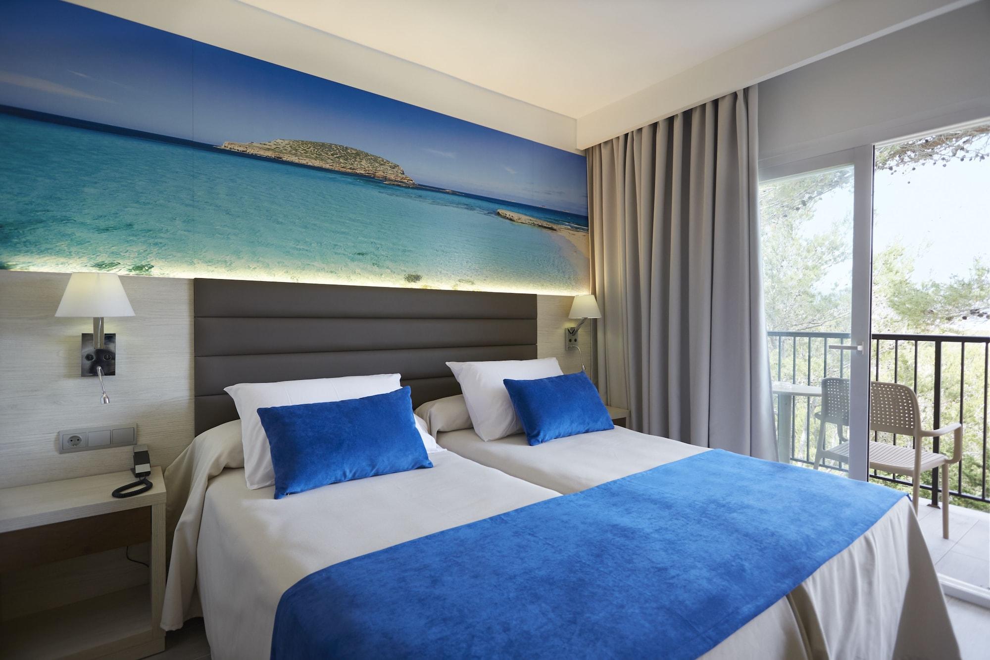 Invisa Club Cala Blanca Playa Des Figueral