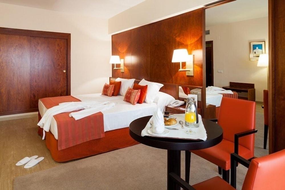 Hotel Royal Plaza 4*