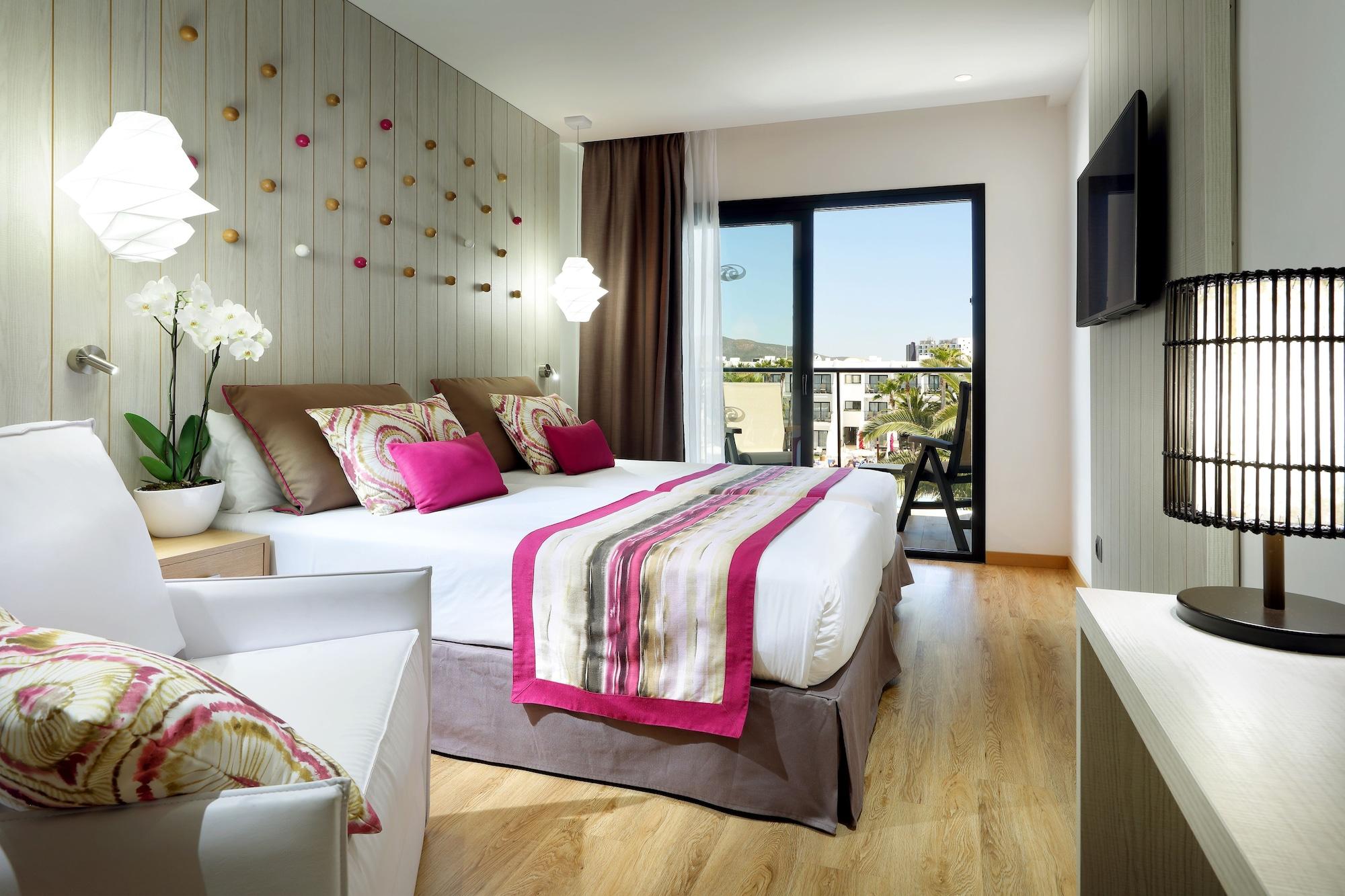 Grand Palladium White Island & Hotel Playa d'en Bossa