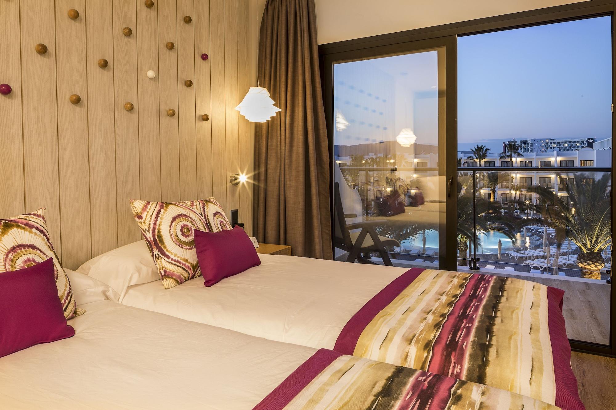 Grand Palladium White Island & 5* Playa d'en Bossa
