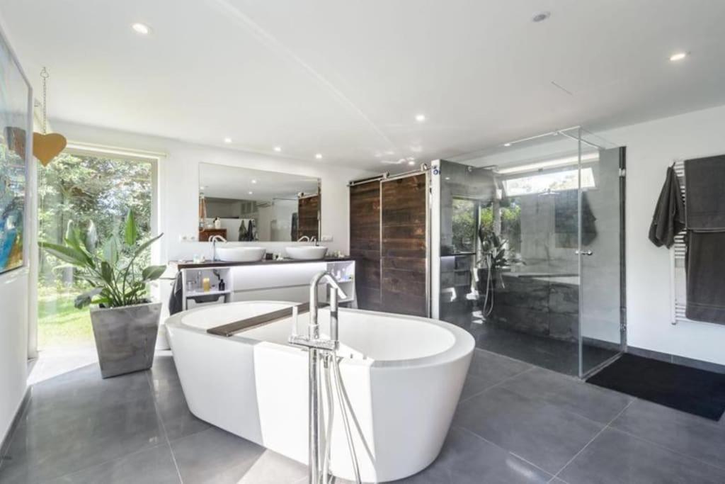 Stylish Ibiza Villa Near Beaches Private Pool & Lush Garden *