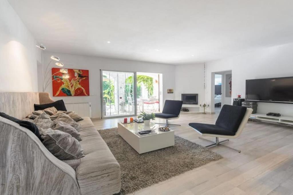 Villa Stylish Ibiza Villa Near Beaches Private Pool & Lush Garden
