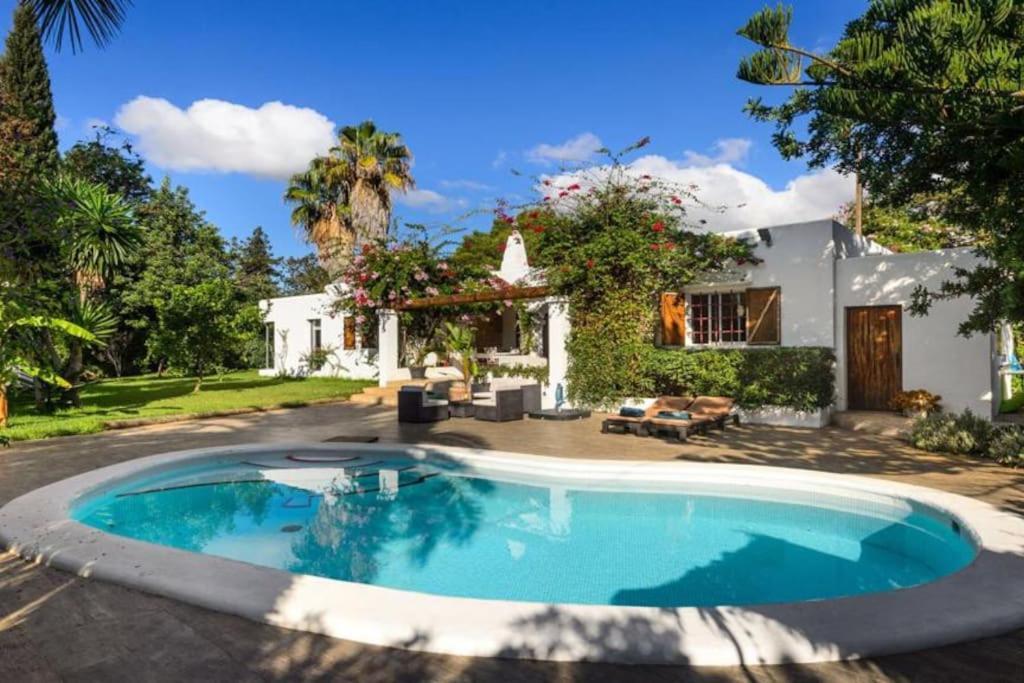 Stylish Ibiza Villa Near Beaches Private Pool & Lush Garden Villa
