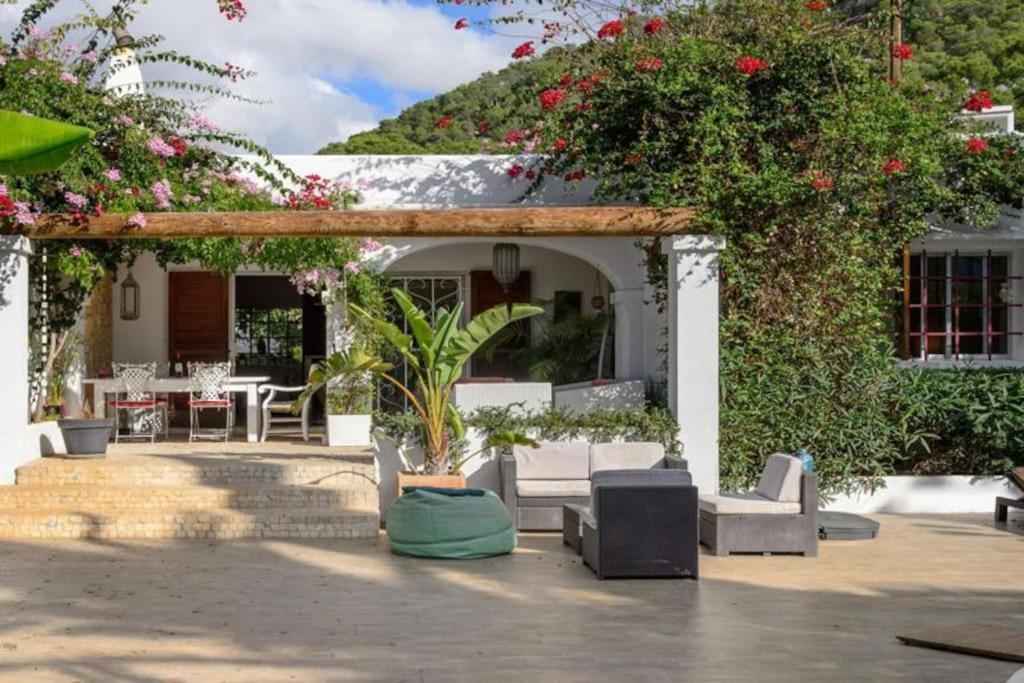 Villa Stylish Ibiza Villa Near Beaches Private Pool & Lush Garden