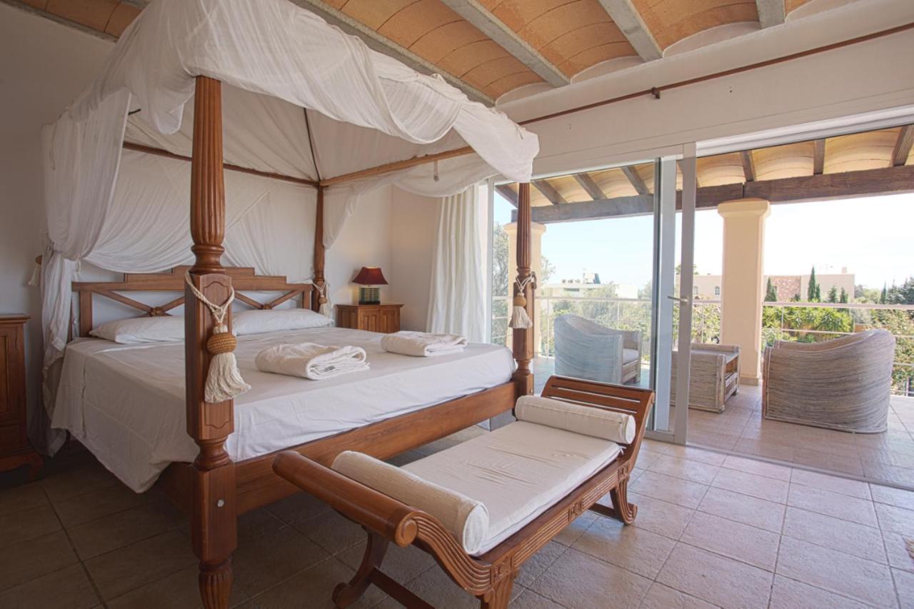 Tom Is Near To Playa Den Bossa Villa *