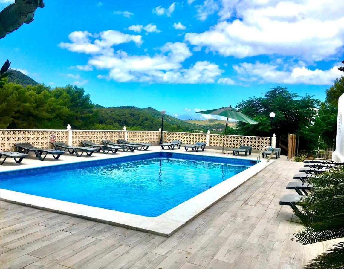 Alexa Charming Is Just A 10 Min Drive To Either Playa Den Bossa Or San Antonio *