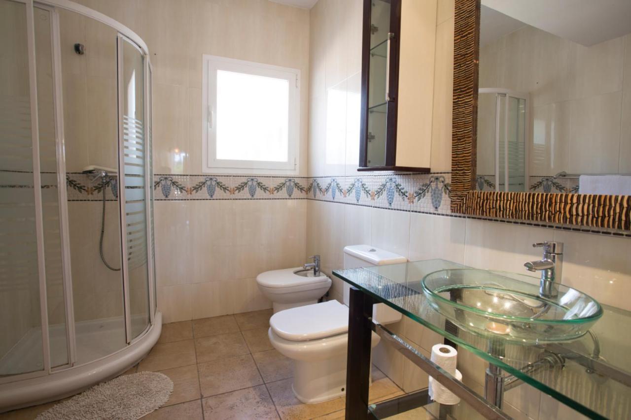 Villa Tom Is Near To Playa Den Bossa Sant Jordi de ses Salines