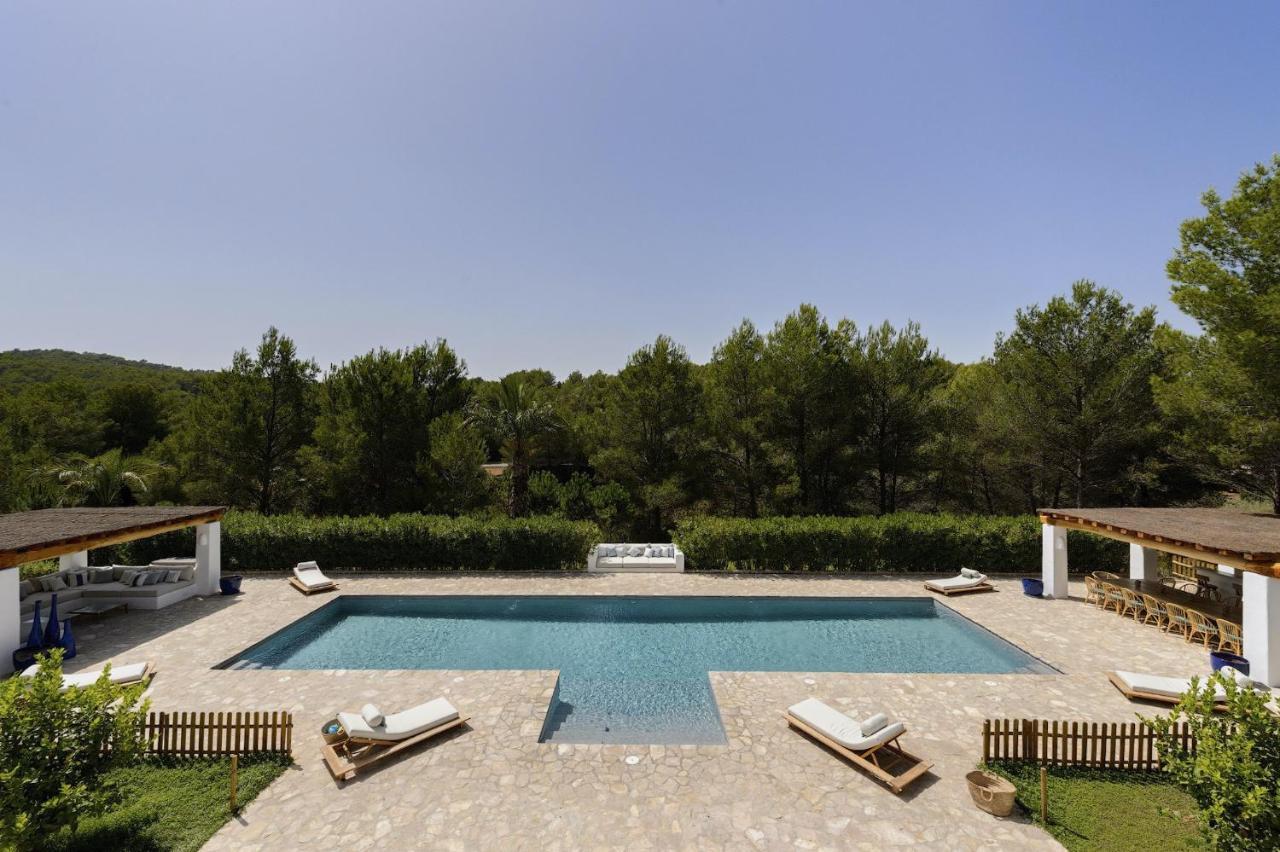 Villa Blakstad: Tranquil Ibiza Retreat Near San Rafael *