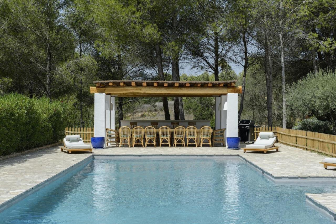 Blakstad: Tranquil Ibiza Retreat Near San Rafael * Santa Gertrudis (Ibiza)