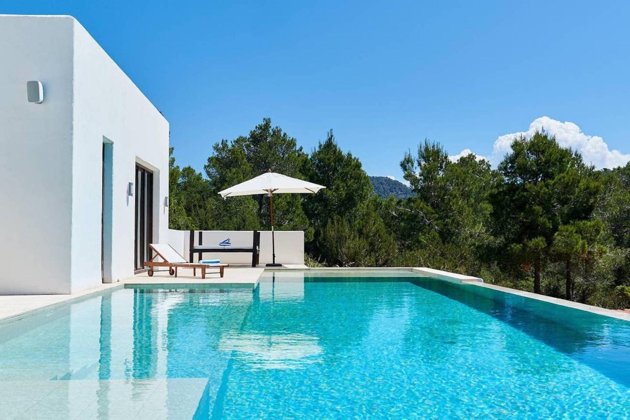 Vista De Muntanya Luxury Villa: Exclusive Beachside Retreat Villa