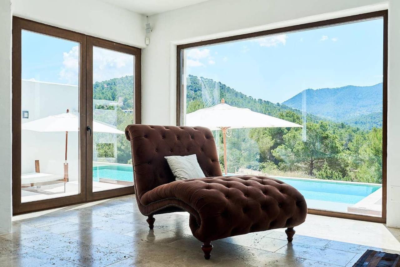 Vista De Muntanya Luxury Villa: Exclusive Beachside Retreat Villa