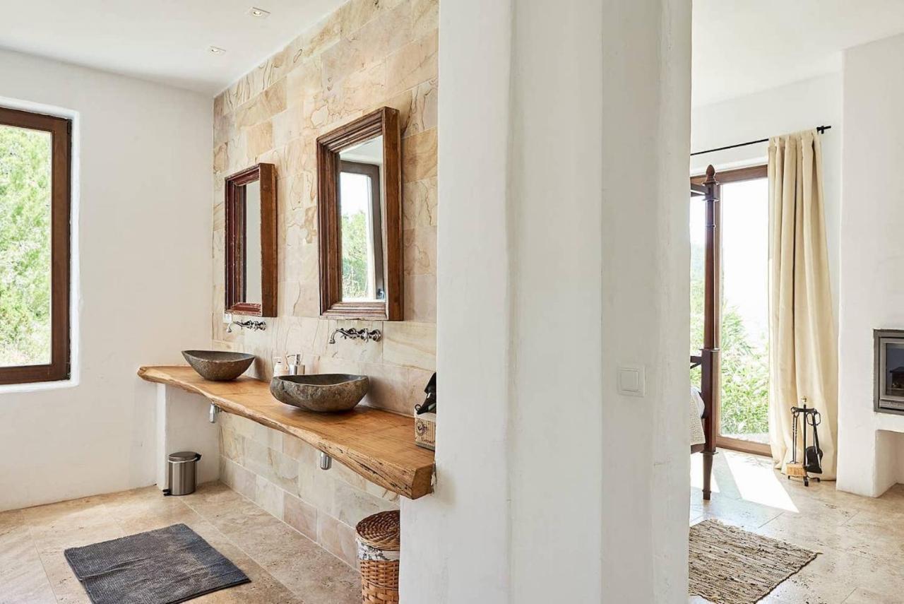 Vista De Muntanya Luxury Villa: Exclusive Beachside Retreat Villa *