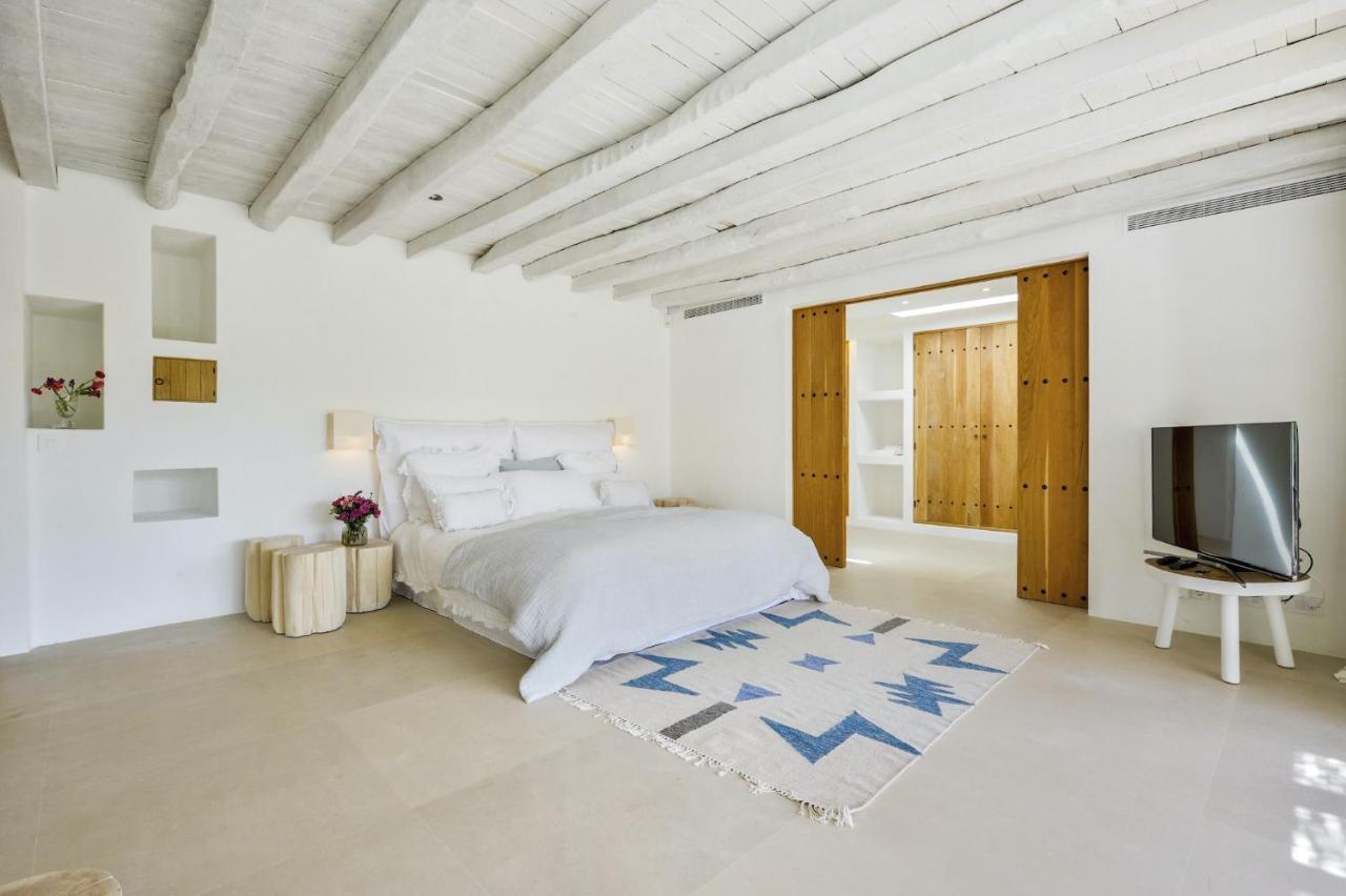 Blakstad: Tranquil Ibiza Retreat Near San Rafael