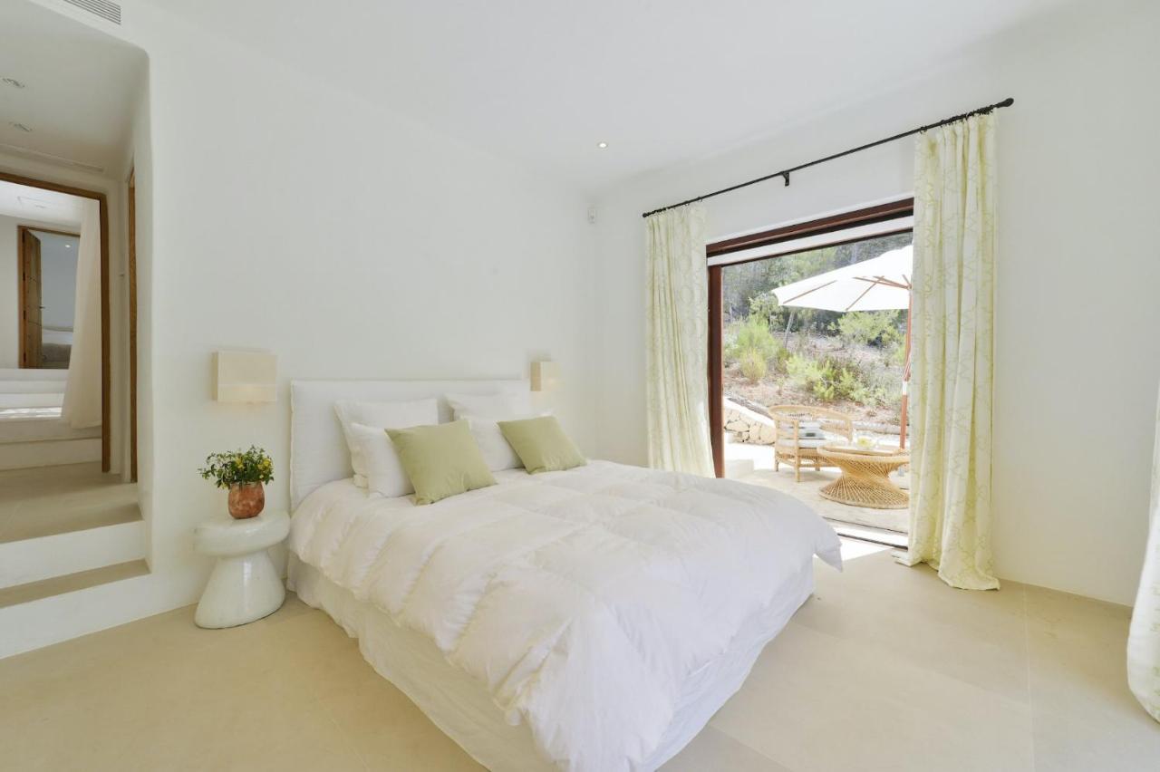 Blakstad: Tranquil Ibiza Retreat Near San Rafael * Santa Gertrudis (Ibiza)