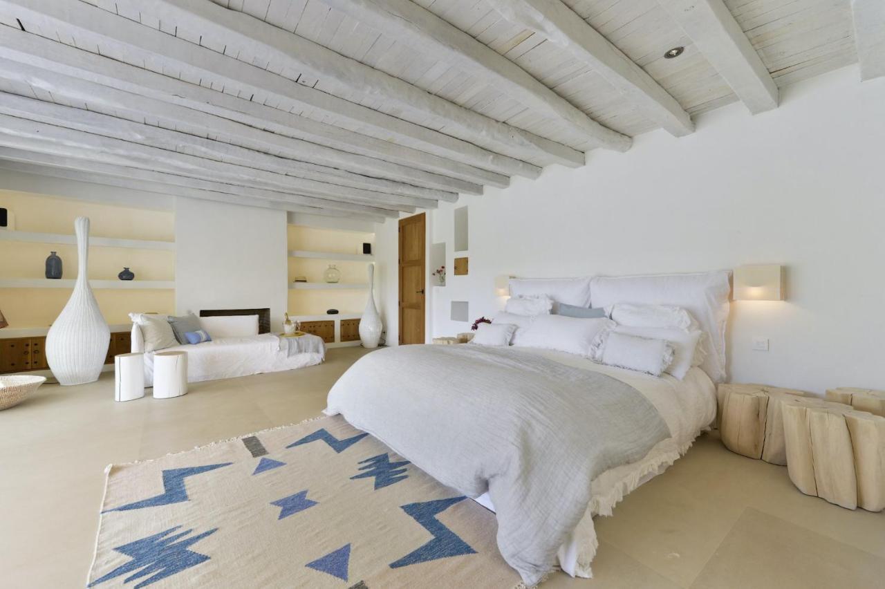 Blakstad: Tranquil Ibiza Retreat Near San Rafael *