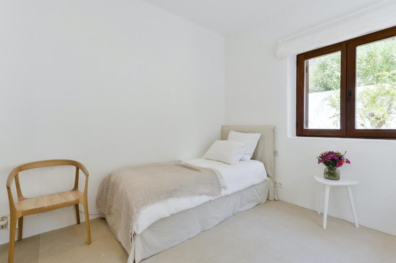 Blakstad: Tranquil Ibiza Retreat Near San Rafael Villa Santa Gertrudis (Ibiza)