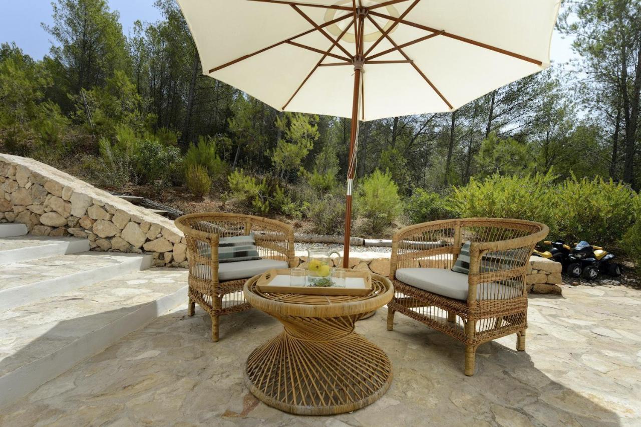 Blakstad: Tranquil Ibiza Retreat Near San Rafael Villa *