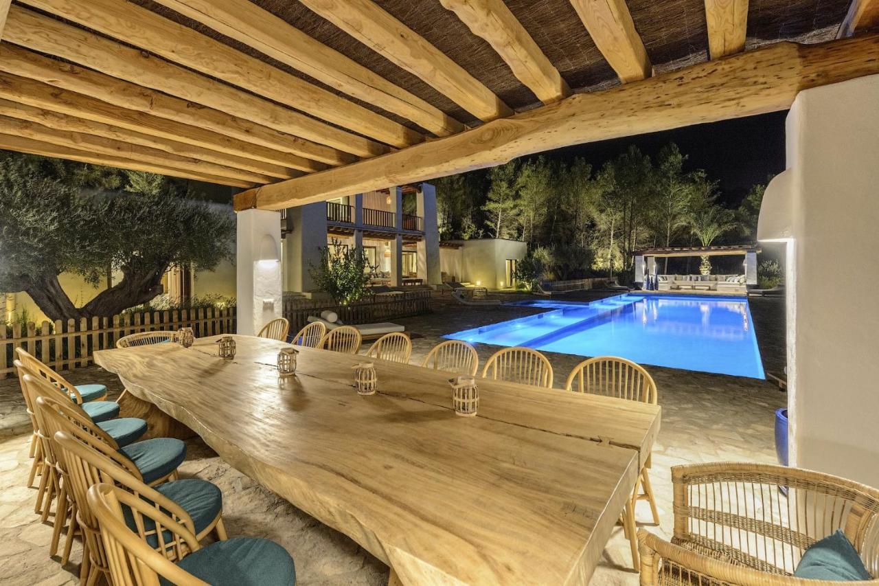 Blakstad: Tranquil Ibiza Retreat Near San Rafael Villa