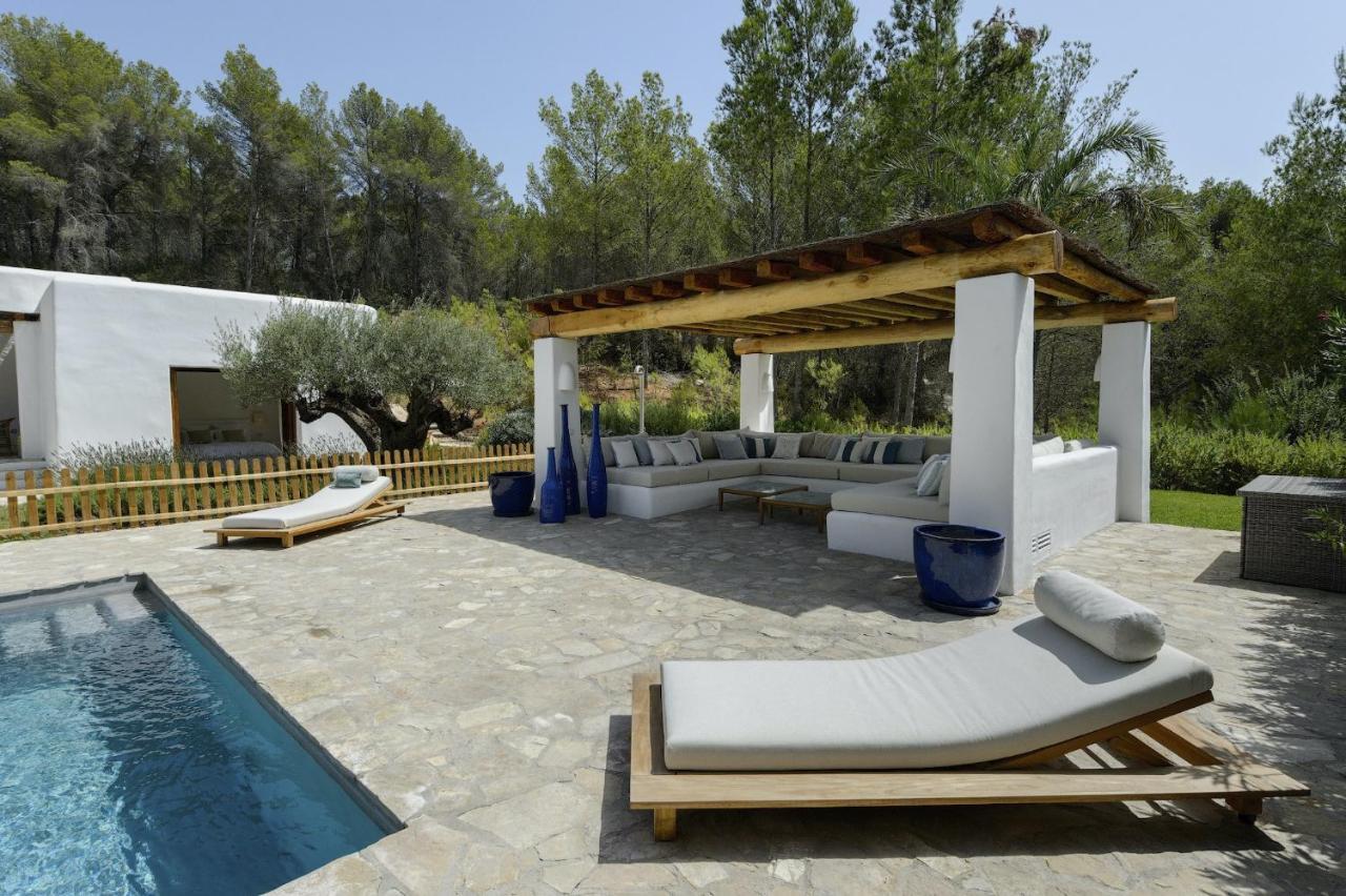 Blakstad: Tranquil Ibiza Retreat Near San Rafael Villa