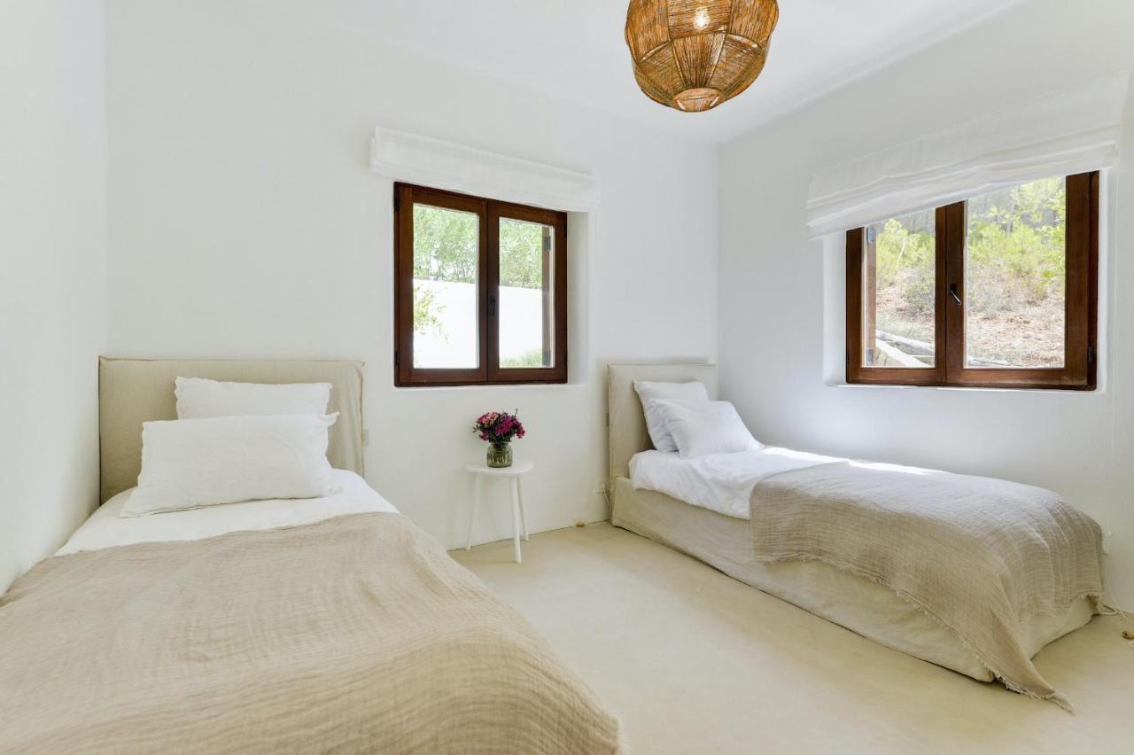 Blakstad: Tranquil Ibiza Retreat Near San Rafael Villa Santa Gertrudis (Ibiza)