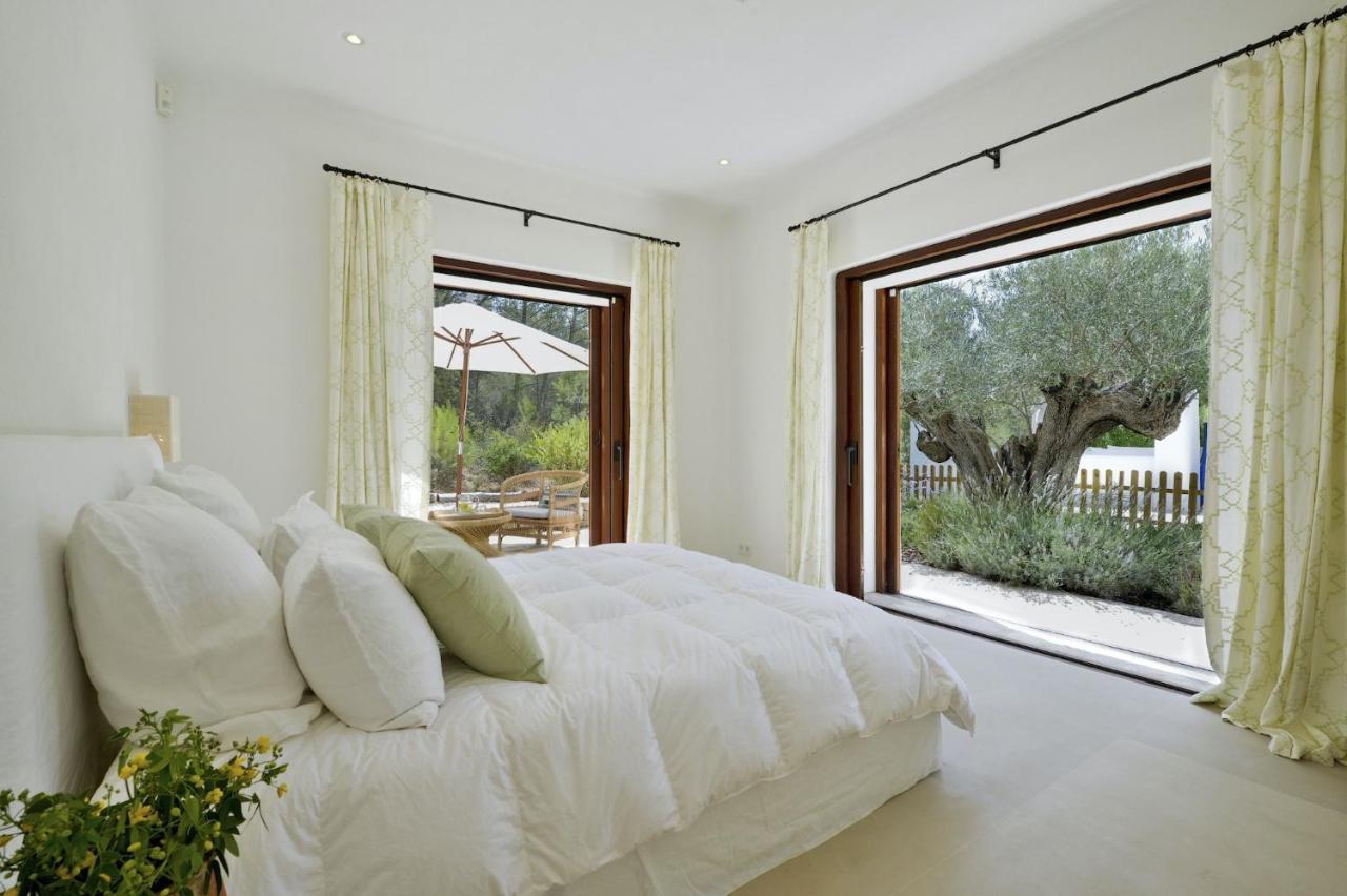 Blakstad: Tranquil Ibiza Retreat Near San Rafael * Santa Gertrudis (Ibiza)